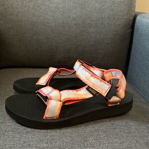 Teva women’s sandals size 6